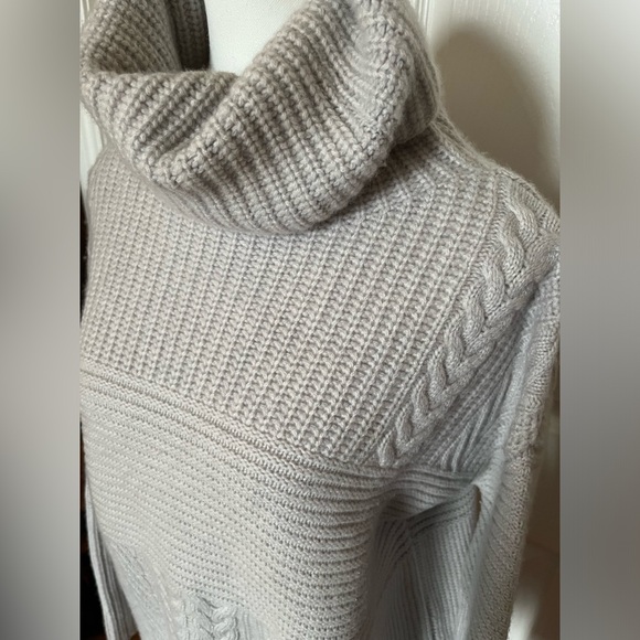 Banana Republic 100% Scottish Cashmere sweater, oversized size small - Picture 3 of 8